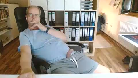 Snapshot of lefti27 chatting on 25, 6, 2026 Dave online show from 25, 6, 2026