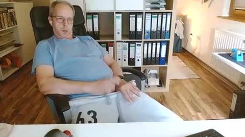 Snapshot of lefti27 chatting on 5, 7, 2026 Dave online show from 5, 7, 2026