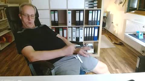 Snapshot of lefti27 chatting on 17, 7, 2026 Dave online show from 17, 7, 2026