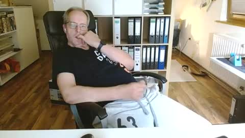 Snapshot of lefti27 chatting on 19, 7, 2026 Dave online show from 19, 7, 2026