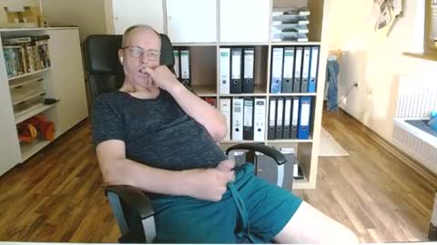 Snapshot of lefti27 chatting on 26, 7, 2026 Dave online show from 26, 7, 2026