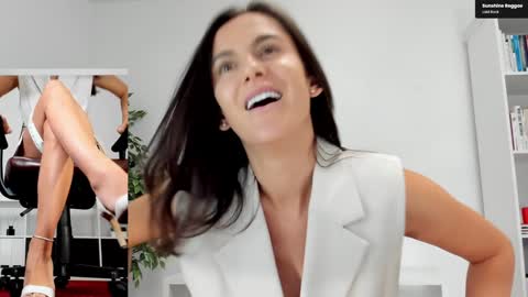 Elle  online show from 10, 9, 2025