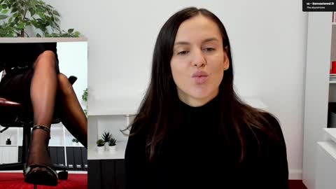 Elle  online show from 2, 10, 2025