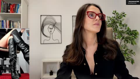 Elle  online show from 20, 12, 2025