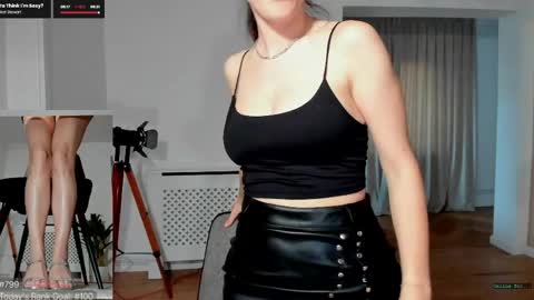 Snapshot of legswattitude chatting on 25, 4, 2026 Elle online show from 25, 4, 2026
