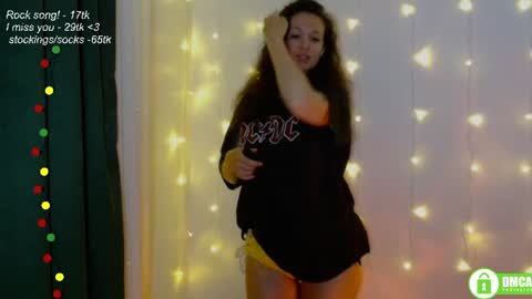 Snapshot of leia_bell chatting on 26, 6, 2026 hey Im Leia and I love rock online show from 26, 6, 2026
