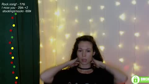 Snapshot of leia_bell chatting on 24, 7, 2026 hey Im Leia and I love rock online show from 24, 7, 2026