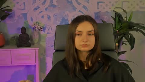 LeilaMurphy online show from 19, 2, 2025