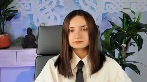 LeilaMurphy online show from 20, 2, 2025