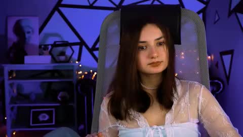 LeilaMurphy online show from 22, 2, 2025