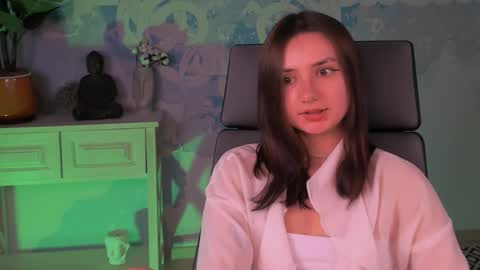 LeilaMurphy online show from 28, 2, 2025