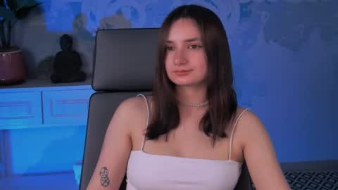 LeilaMurphy online show from 28, 2, 2025