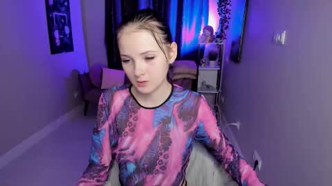 Snapshot of leila_xxbaby chatting on 10, 10, 2025 Leila online show from 10, 10, 2025
