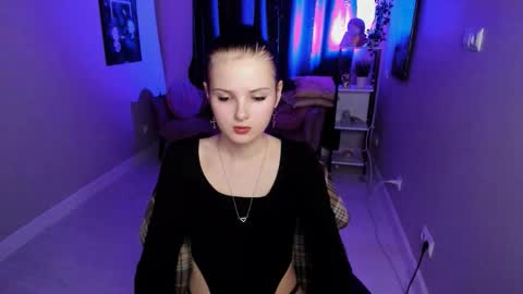 Snapshot of leila_xxbaby chatting on 11, 10, 2025 Leila online show from 11, 10, 2025