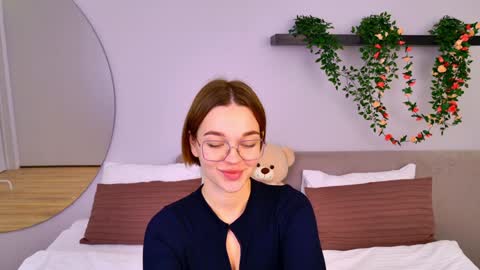 Snapshot of leilalawson chatting on 7, 2, 2025 LeilaLawson online show from 7, 2, 2025