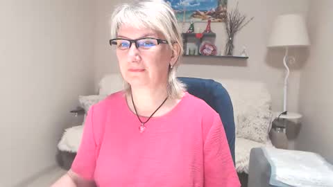 Snapshot of leilamays chatting on 7, 6, 2026 Leila Kinky online show from 7, 6, 2026