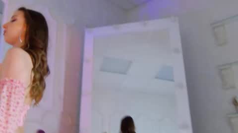 Snapshot of leilaparson chatting on 14, 11, 2025 Leila online show from 14, 11, 2025