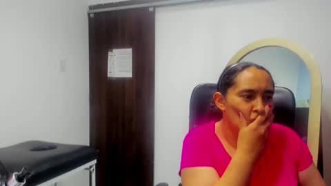 Snapshot of leilasmith_ chatting on 4, 5, 2026 Leila online show from 4, 5, 2026