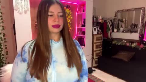 Snapshot of leilavixen chatting on 2, 12, 2025 Leila online show from 2, 12, 2025