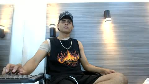 Snapshot of lelehott01 chatting on 25, 6, 2026 lelehott01 online show from 25, 6, 2026