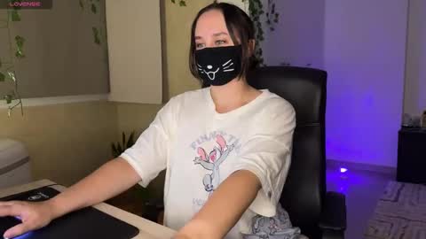 Snapshot of lemi_peachy chatting on 11, 10, 2025 Lemi online show from 11, 10, 2025