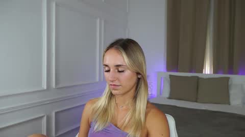 Snapshot of lenaastar chatting on 8, 10, 2025 Lena online show from 8, 10, 2025