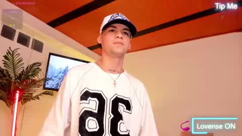 Snapshot of lennercollins_ chatting on 4, 12, 2025 Lenner INDEPENDENT MODEL online show from 4, 12, 2025