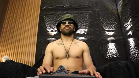 Snapshot of leo_diaz01 chatting on 26, 4, 2026 Leo Diaz online show from 26, 4, 2026