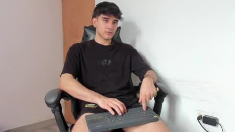 Snapshot of leo_jones389 chatting on 27, 10, 2025 Leo Jones online show from 27, 10, 2025