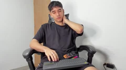 Snapshot of leo_jones389 chatting on 6, 11, 2025 Leo Jones online show from 6, 11, 2025