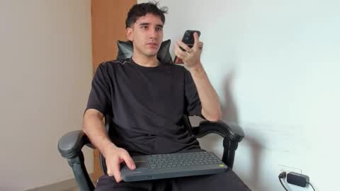 Snapshot of leo_jones389 chatting on 6, 11, 2025 Leo Jones online show from 6, 11, 2025