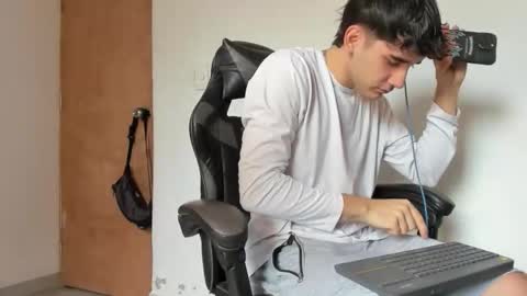 Snapshot of leo_jones389 chatting on 14, 11, 2025 Leo Jones online show from 14, 11, 2025