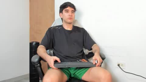 Snapshot of leo_jones389 chatting on 1, 12, 2025 Leo Jones online show from 1, 12, 2025