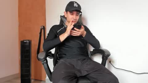 Snapshot of leo_jones389 chatting on 5, 12, 2025 Leo Jones online show from 5, 12, 2025