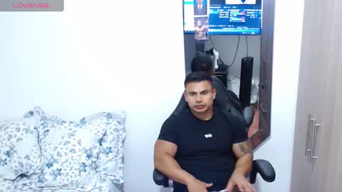 Snapshot of leo_muscleboy chatting on 7, 10, 2025 Leo online show from 7, 10, 2025