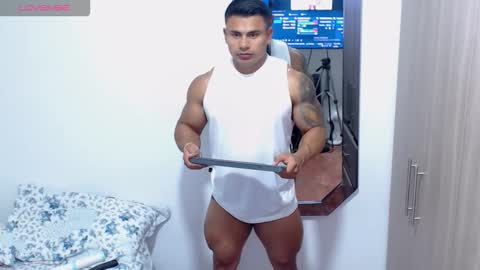 Snapshot of leo_muscleboy chatting on 8, 10, 2025 Leo online show from 8, 10, 2025