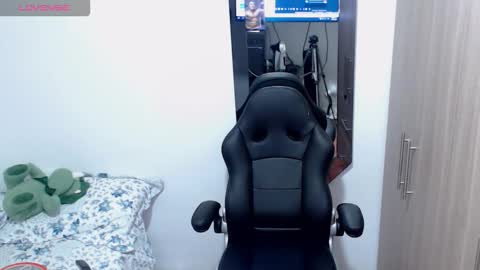 Snapshot of leo_muscleboy chatting on 8, 10, 2025 Leo online show from 8, 10, 2025