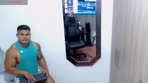 Snapshot of leo_muscleboy chatting on 12, 10, 2025 Leo online show from 12, 10, 2025