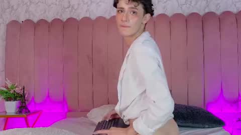 Snapshot of leo_williams_ chatting on 19, 7, 2026 Leo Williams online show from 19, 7, 2026