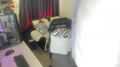 Snapshot of leon_1717 chatting on 28, 12, 2024 Leon online show from 28, 12, 2024
