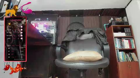 Snapshot of leon_1717 chatting on 2, 10, 2025 Leon online show from 2, 10, 2025