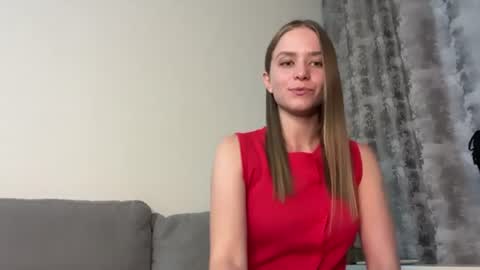 Snapshot of leona_grand chatting on 13, 6, 2026 Emma online show from 13, 6, 2026