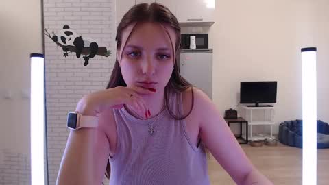 Snapshot of leonaalove chatting on 15, 4, 2026 Leonaalove online show from 15, 4, 2026