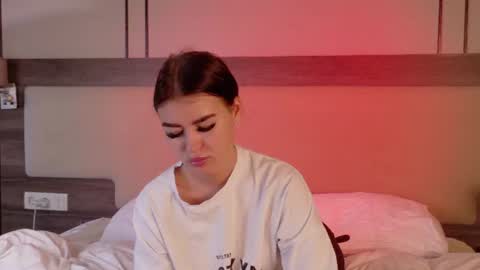 Snapshot of leonameilee chatting on 18, 6, 2026 Mila online show from 18, 6, 2026