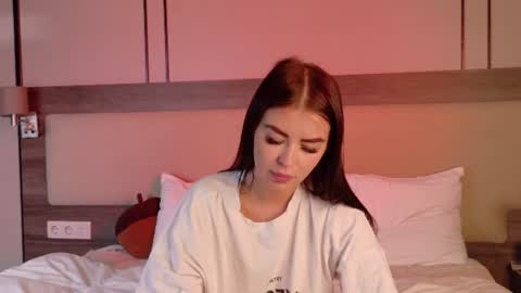 Snapshot of leonameilee chatting on 24, 6, 2026 Mila online show from 24, 6, 2026