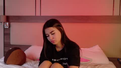 Snapshot of leonameilee chatting on 28, 6, 2026 Mila online show from 28, 6, 2026