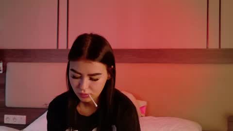 Snapshot of leonameilee chatting on 30, 6, 2026 Mila online show from 30, 6, 2026