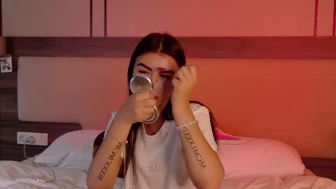 Snapshot of leonameilee chatting on 1, 7, 2026 Mila online show from 1, 7, 2026