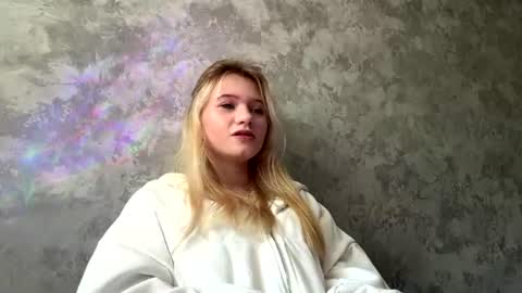 Snapshot of leonidalabrador chatting on 6, 7, 2026 Mia online show from 6, 7, 2026