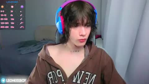 Snapshot of leonkissboy chatting on 12, 6, 2026 leonkissboy online show from 12, 6, 2026